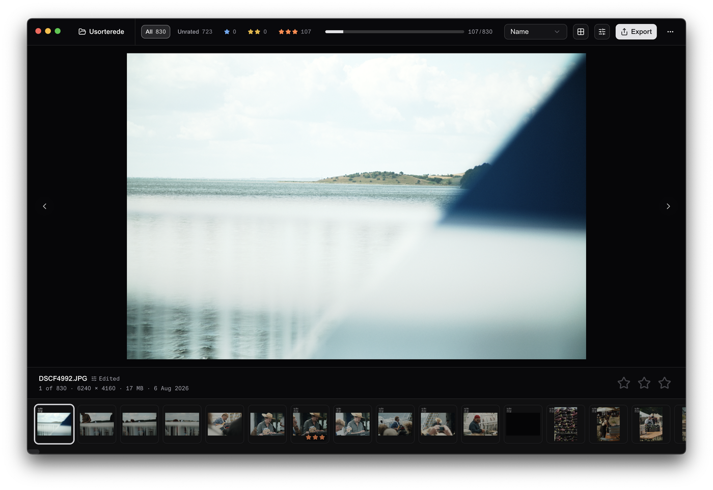 Skua viewer with a landscape photo, star-rating controls, and the filmstrip below